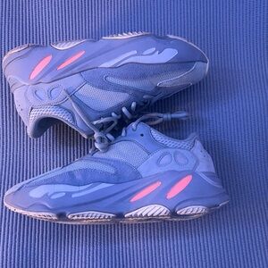 ‼️Adidas Yeezy Boost 700 good condition box included size 8M ‼️